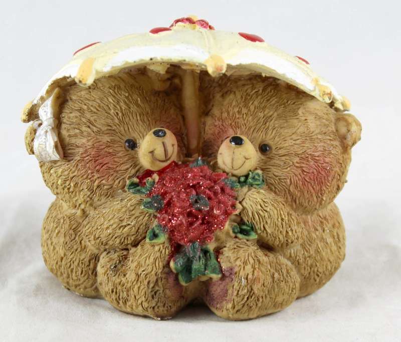 Two bears under umbrella - holding roses