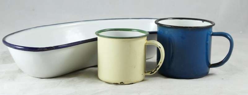 Kidney Shaped Enamel Medical Bow & 2 Small Cups - Beautiful!