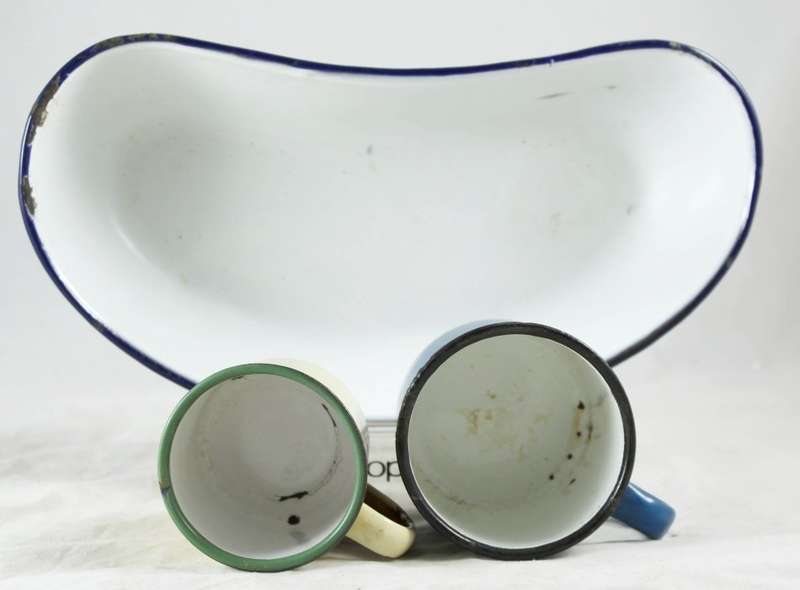 Kidney Shaped Enamel Medical Bow & 2 Small Cups - Beautiful!