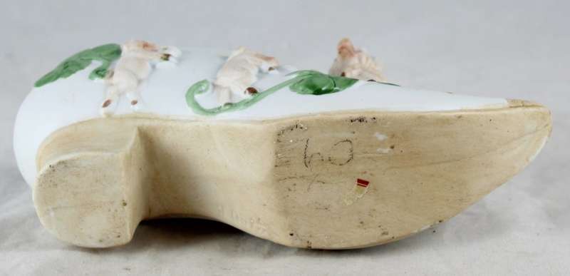 Small shoe with piggies