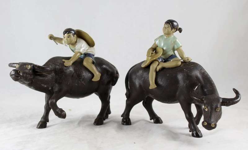 Mudmen - pair of children on bulls