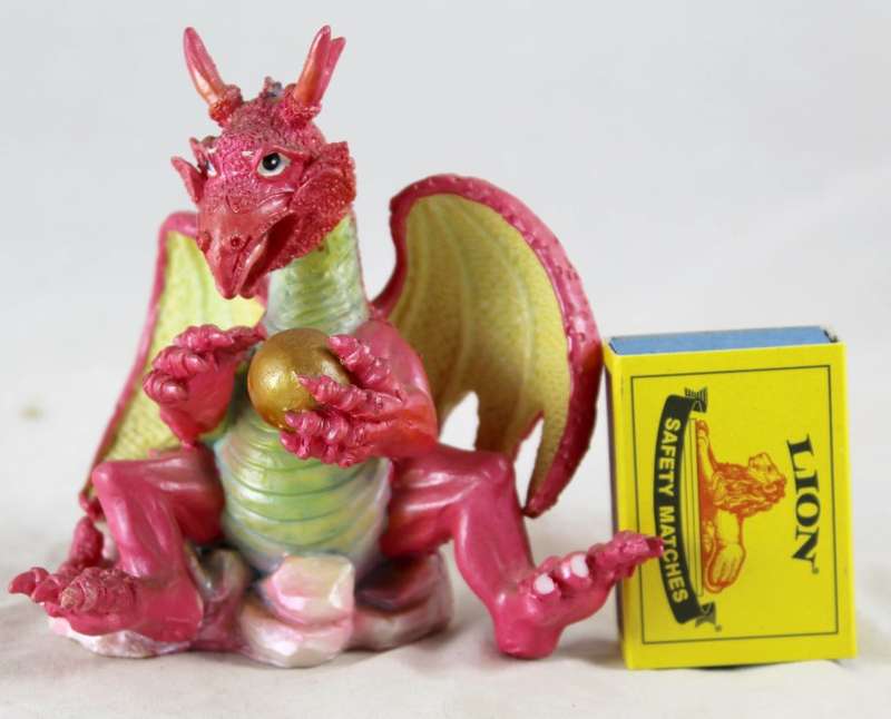 La Bell - dragon with crystal ball