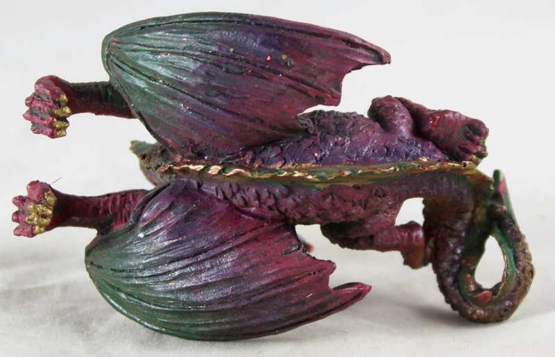 Small dragon with glitter wings