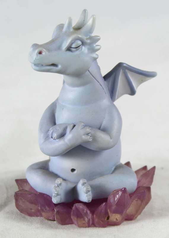 Land of the dragons - No: DR72 - seated dragon with folded arms