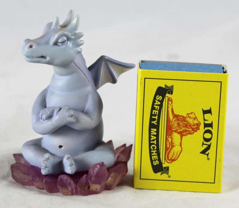 Land of the dragons - No: DR72 - seated dragon with folded arms