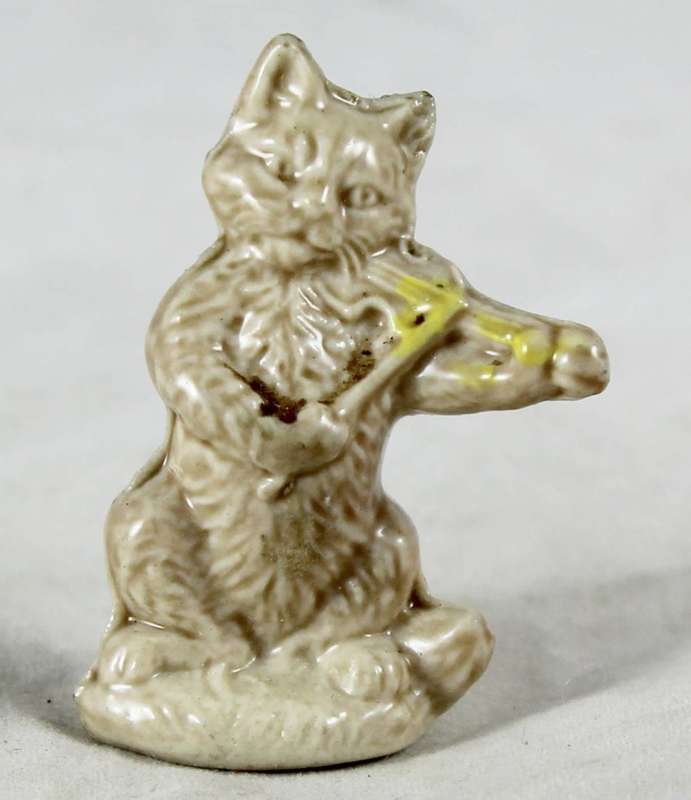 Wade Figurine - Cat Playing Violin - Gorgeous! - Bid Now!!!