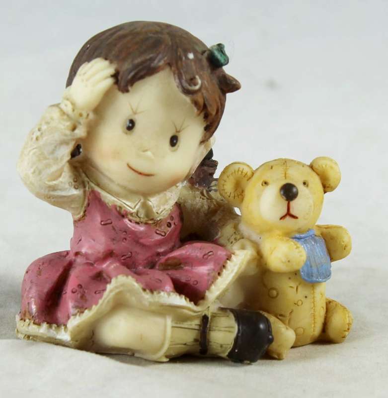 Little girl with teddy bear