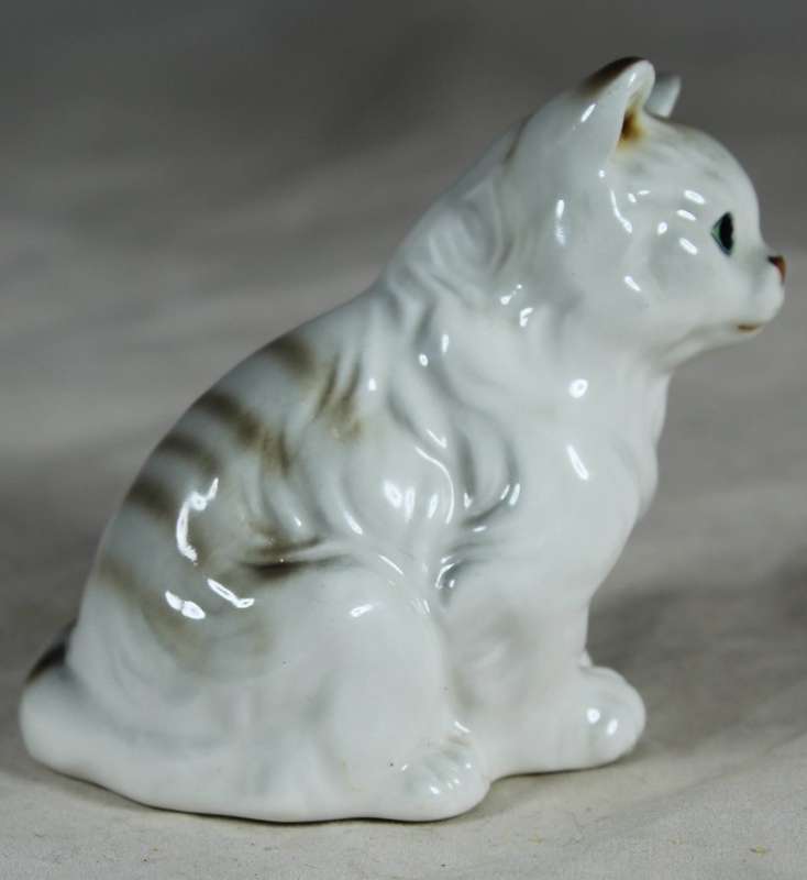 Small Porcelain Cat - BID NOW!!!