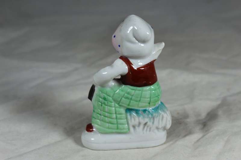 Ceramic girl reading