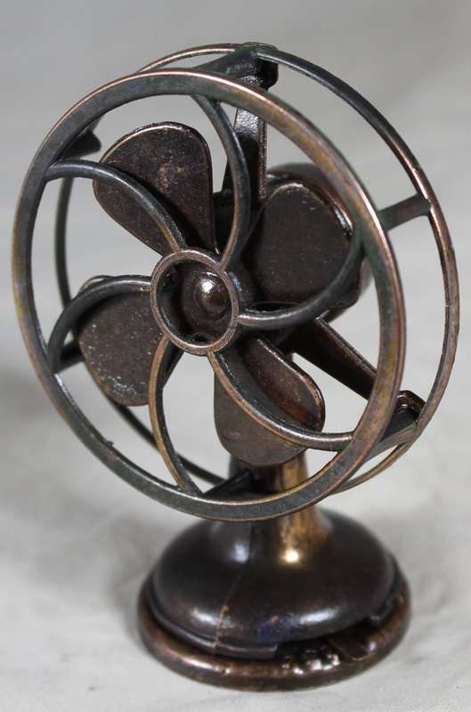 Holly Hobbie (1977) Diecast Metal-Box included but not sealed-Vintage Fan with moveable Parts