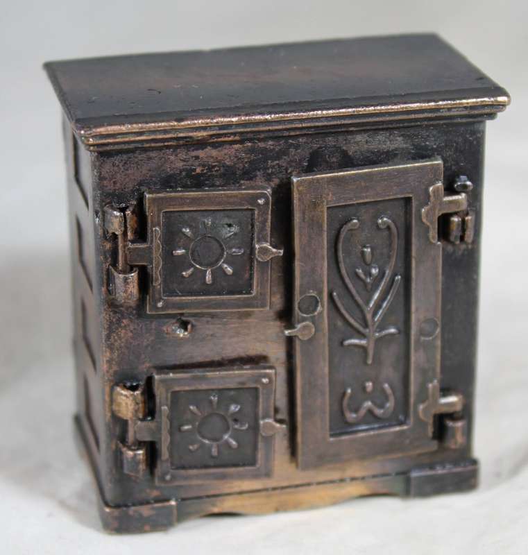 Holly Hobbie (1977) Diecast Metal-Box included but not sealed-Ice Box with moveable Parts