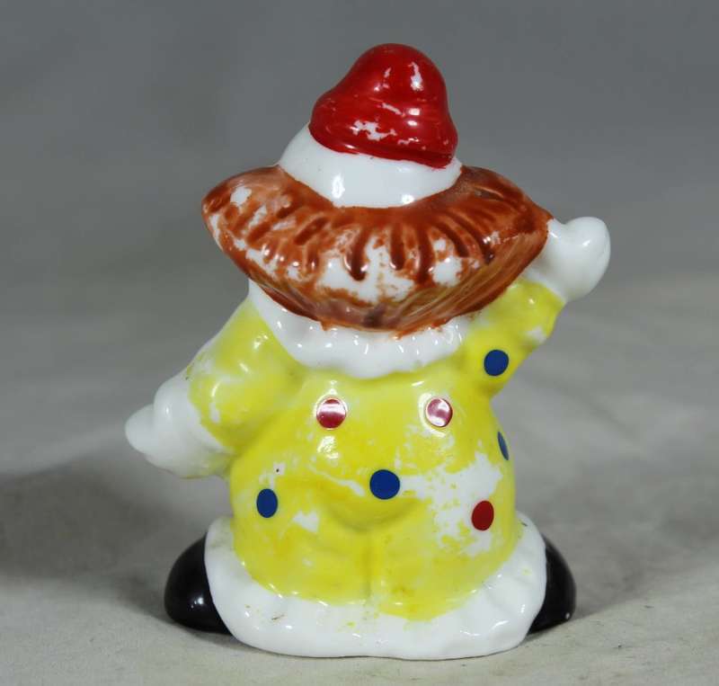 Happy clown in yellow and white