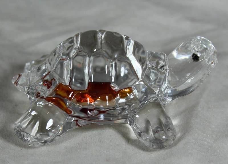 Small glass tortoise dark orange