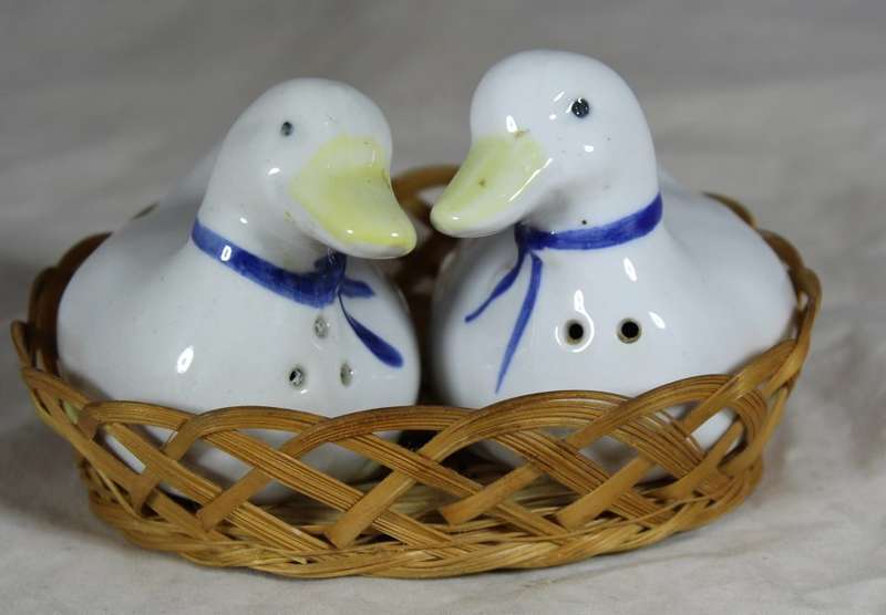 White Salt & Pepper set in Basket - BID NOW!!!
