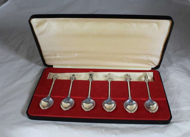 Silver Jubilee - Queen Elizabeth II - Boxed Spoonset - Magnificent - BID NOW!!!