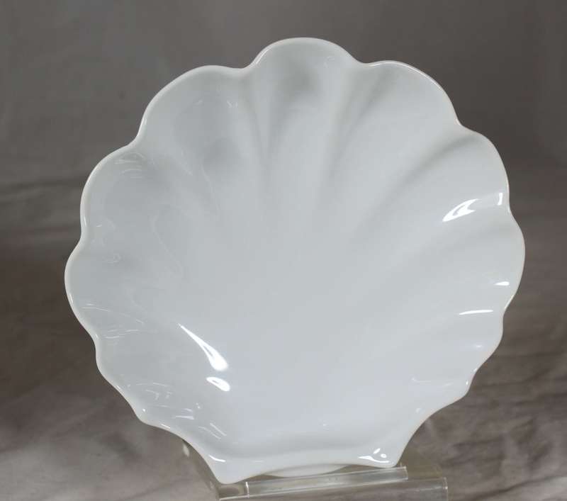 Porcelain Dishes - White Shells - BID NOW!!!