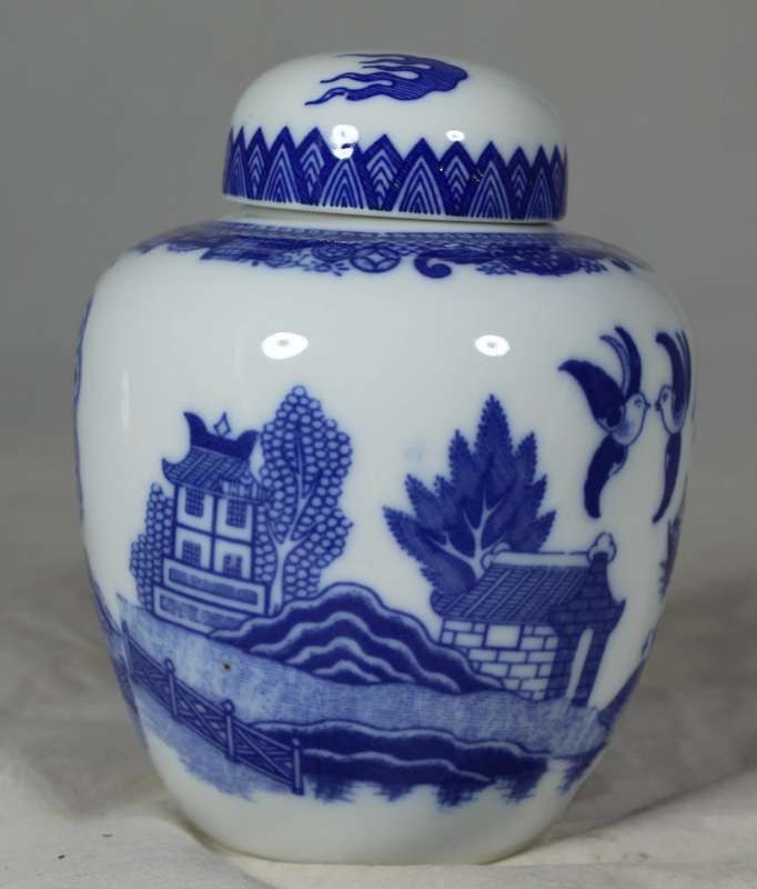Blue Willow Ginger Jar - BID NOW!!!