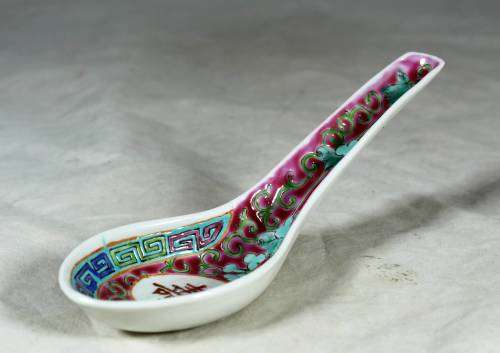 Blue and maroon Chinese soup spoon