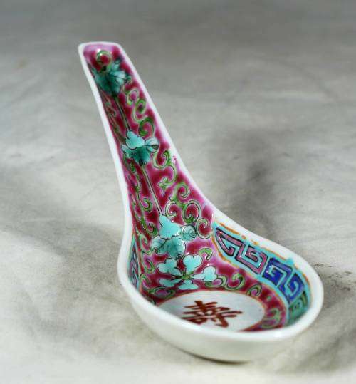 Blue and maroon Chinese soup spoon