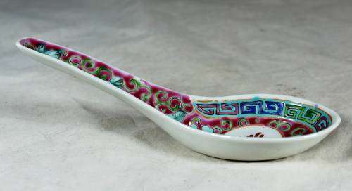 Blue and maroon Chinese soup spoon