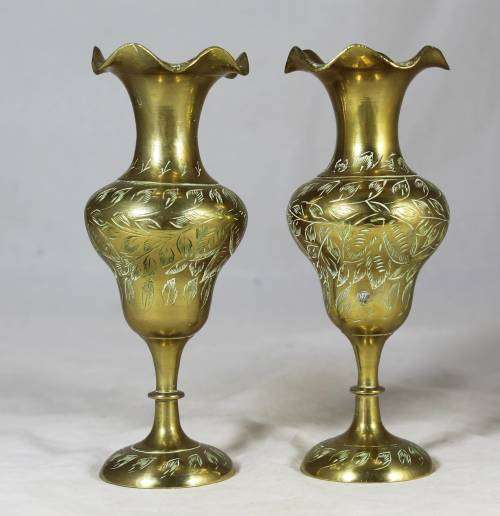 Pair of small brass vases - Bid Now!!