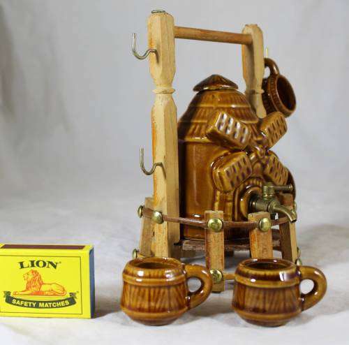 Small ornamental drinking set