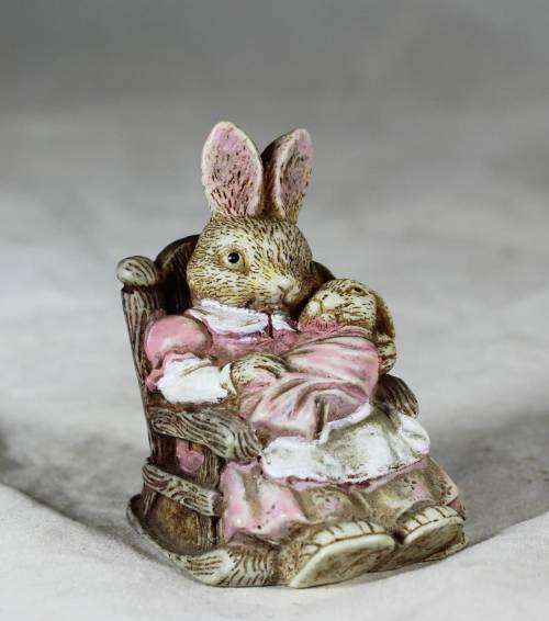 Small rabbit figure - mother and baby