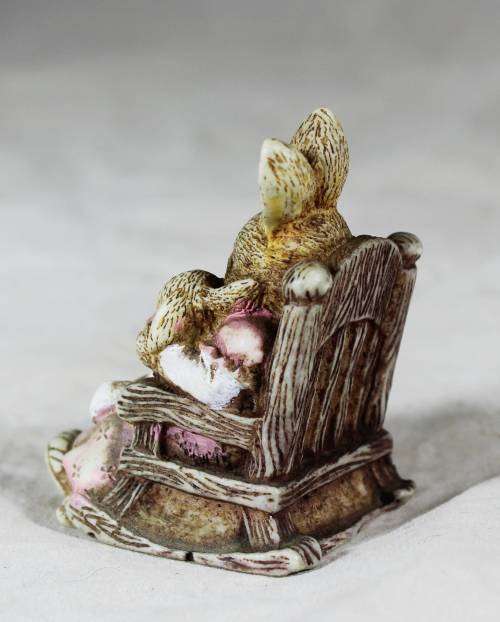Small rabbit figure - mother and baby