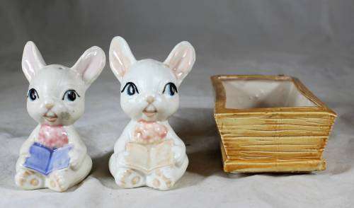 Character bunnies in a tub salt and pepper set