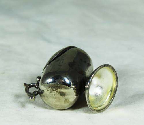 Miniature salts holder