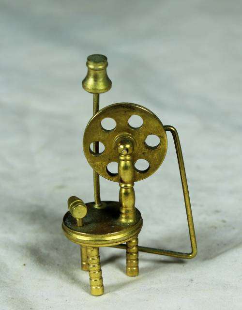 Miniature spinning wheel