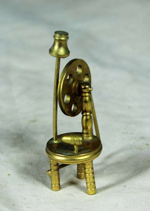 Miniature spinning wheel