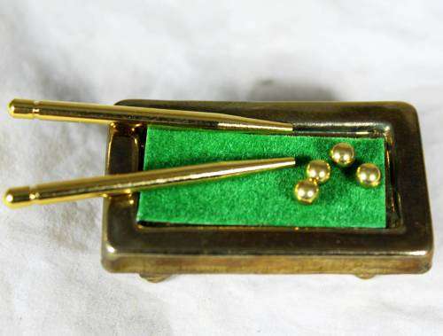 Miniature pool table