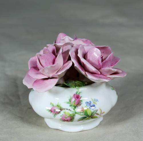 Royal Albert - Moss Rose Posy - Stunning! - Bid Now!!