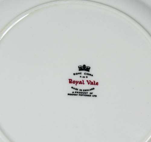 Royal Vale- Roses - Cake Plate - Bid Now!!