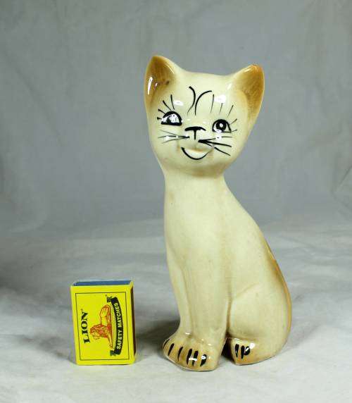 Porcelain cat