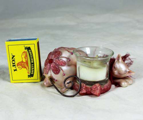 Show cat with candle - maroon