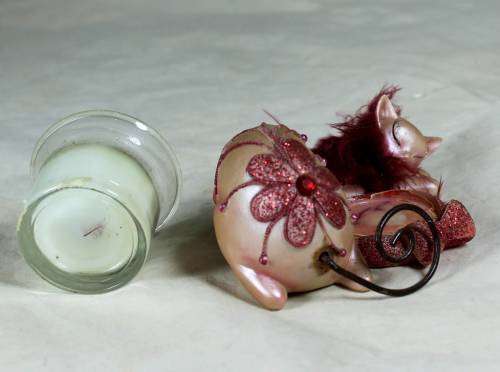 Show cat with candle - maroon