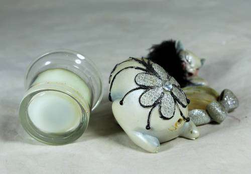 Show cat with candle - Black