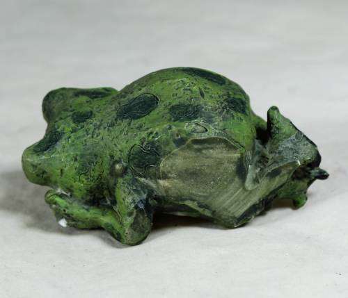 Frog lying down -  Gorgeous! - Bid Now!!!