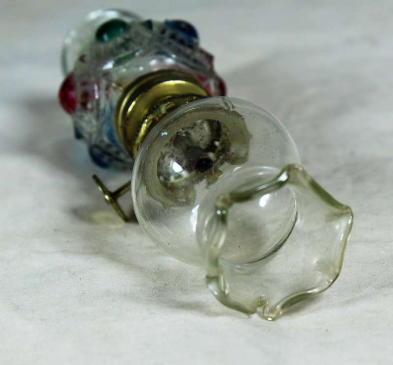 Small glass oil lamp-  Gorgeous! - Bid Now!!!