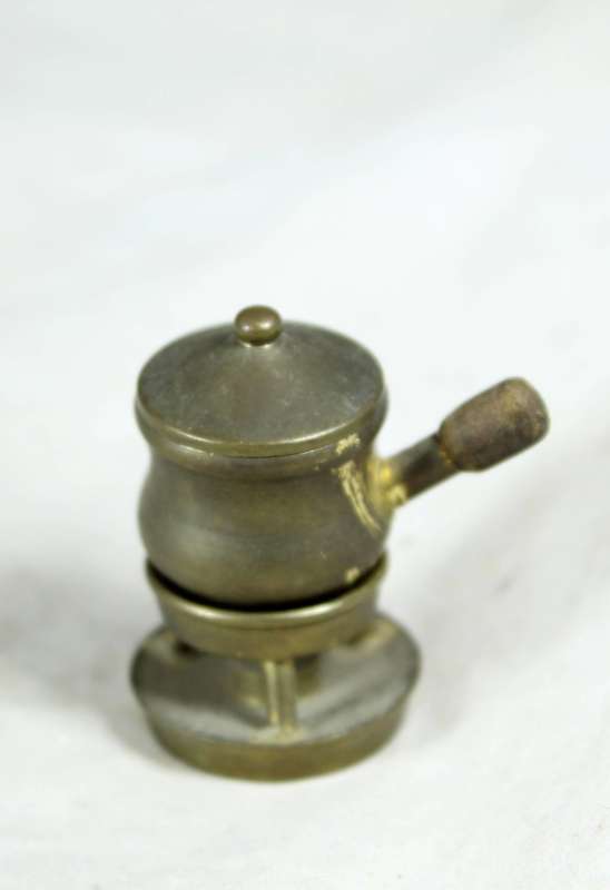 Miniature bronze burner with pot