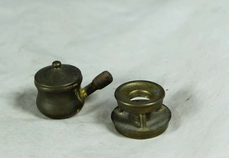 Miniature bronze burner with pot