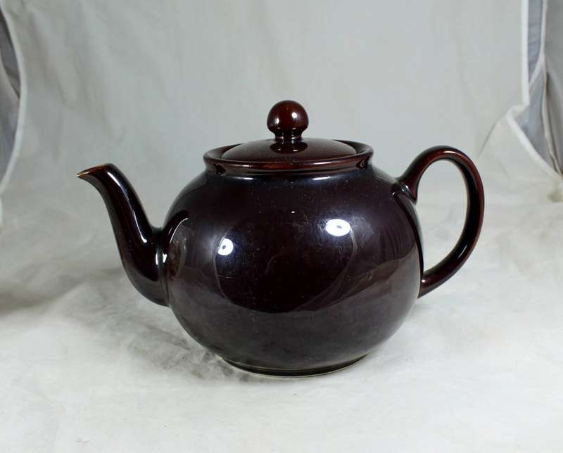 Pristine - England - tea kettle