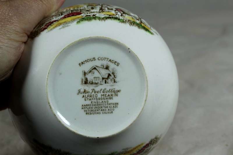 Alfred Meakin - John Peel cottage - sugar bowl