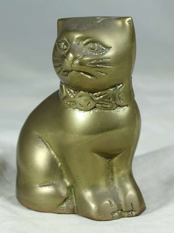 Bronze cat