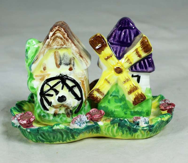 salt & pepper set  - set of houses
