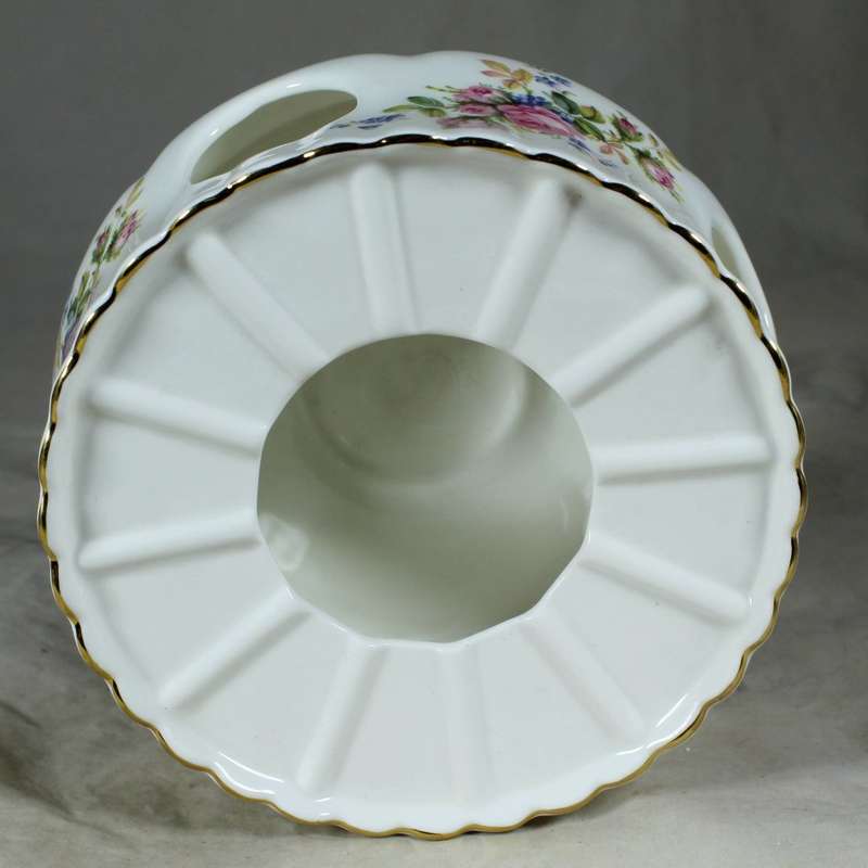 A STUNNING (1957) ROYAL ALBERT -  MOSS ROSE TEA POT WARMER - BID NOW !!!