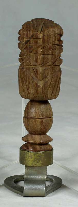 Bottle opener - Wooden totem with sparkling eyes