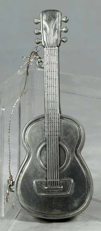 BOTTLE OPENER - METAL GUITAR - BID NOW